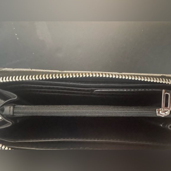 GUESS WALLET , BRAND NEW , WITH TAGS - Picture 4 of 6